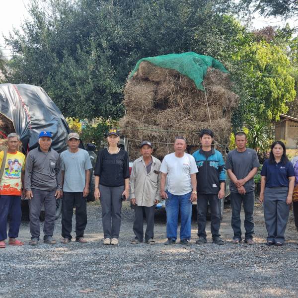 ศวอ.เชียงราย สนับสนุนหญ้าแห้งให้แก่เกษตรกรผู้เลี้ยงกระบือในพื้นที่ อ.เชียงแสน จ.เชียงราย