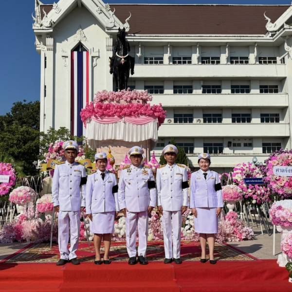 พิธีวางพวงมาลาน้อมรำลึกในพระมหากรุณาธิคุณ เนื่องในวันคล้ายวันสวรรคตพระบาทสมเด็จพระจุลจอมเกล้าเจ้าอยู่หัว 23 ตุลาคม วันปิยมหาราช